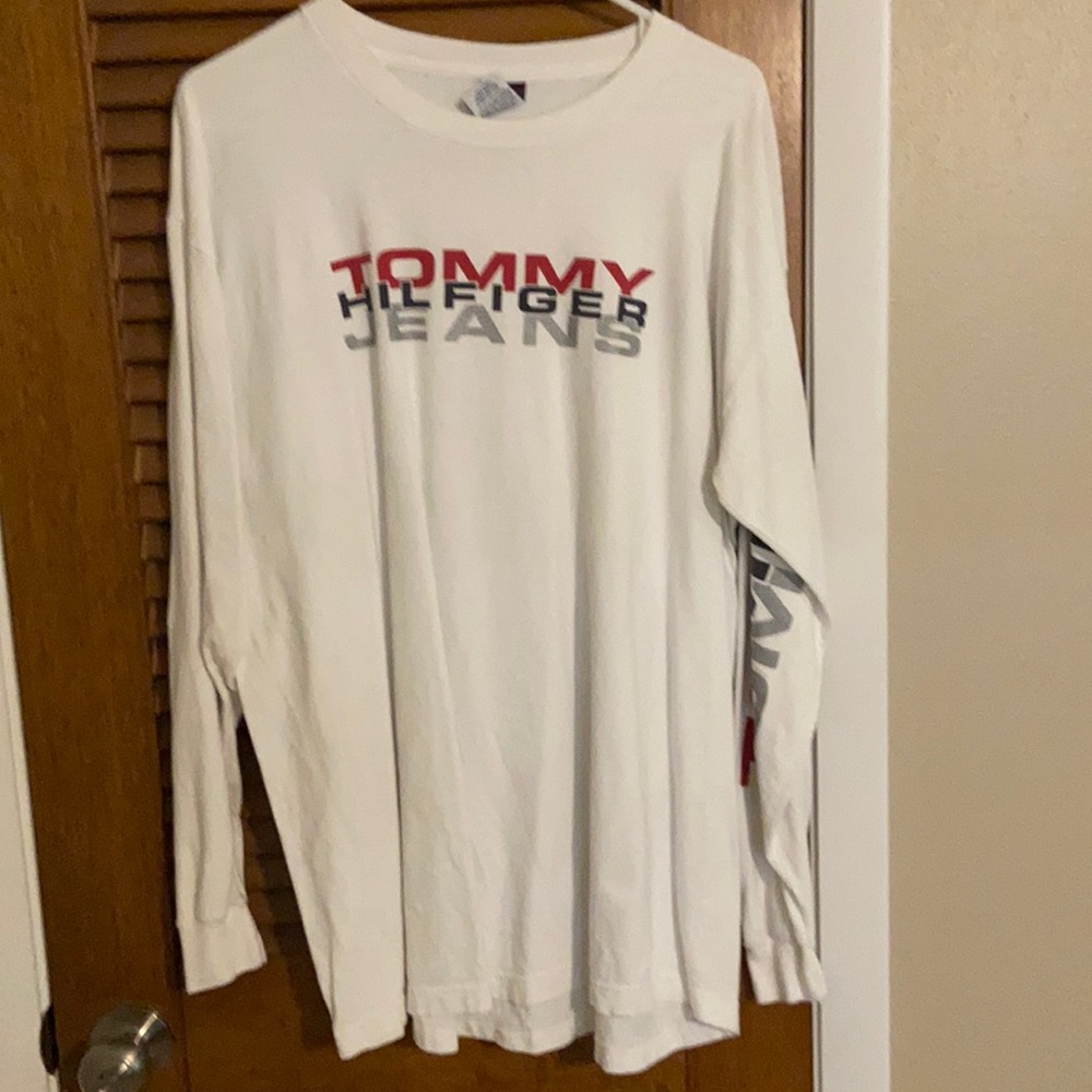 Like new Tommy Hilfiger . It’s a xl but maybe could be a large